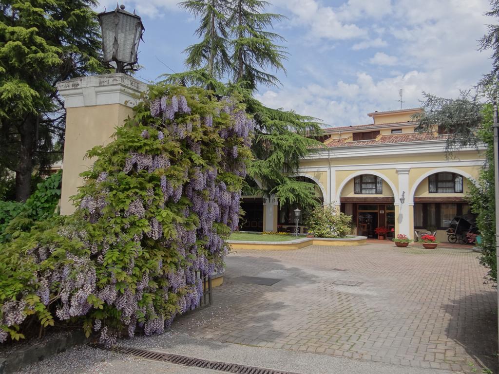 El Rustego Hotel Rubano Exterior photo